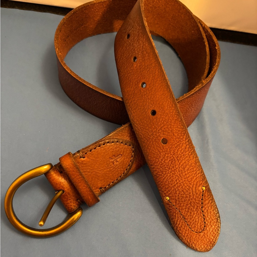 Brown vintage inspired genuine leather size medium Frye belt. Western, boho.